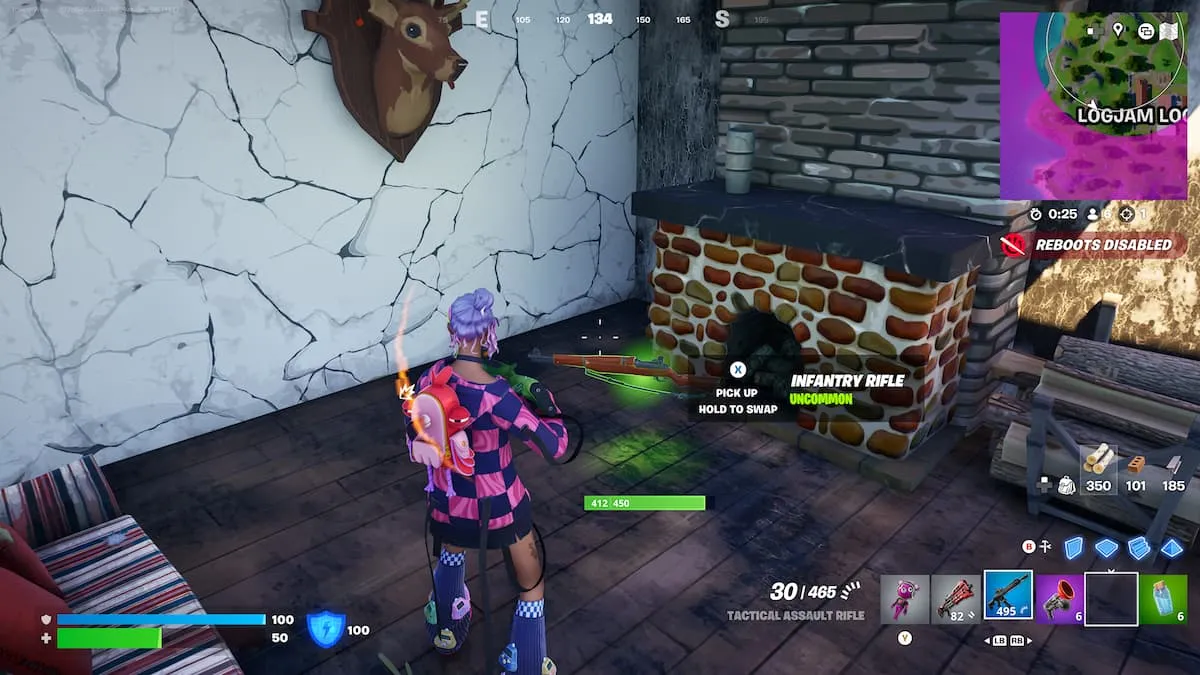 Personaje de Fortnite apuntando con rifle de asalto en zona Slurp