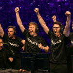 Team Heretics celebrando el punto final en VALORANT EWC 2025