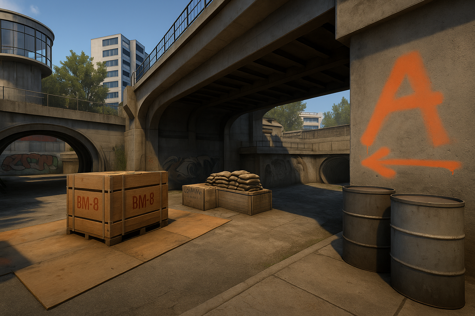 Sitio de bomba A en Overpass de CS2 con cajas, tambores y graffiti, ideal para estrategia en partidas competitivas.