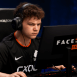 Donk compitiendo en FACEIT CS2 con Team Spirit, enfocado en plena partida.