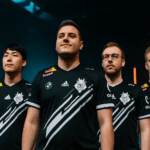 Jugadores de G2 Esports listos para Worlds 2025 en la LEC, mostrando confianza y preparación en el escenario competitivo.