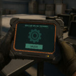 Jugador abriendo el Genesis Uplink Terminal en CS2, mostrando la interfaz en primera persona con estilo militar e industrial.