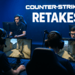 ugadores profesionales compitiendo en el modo Retakes de Counter-Strike 2 en un escenario de esports con luces azules y ambiente intenso.