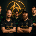Jugadores de Ninjas in Pyjamas posando para celebrar el 25° aniversario del equipo de Counter-Strike.