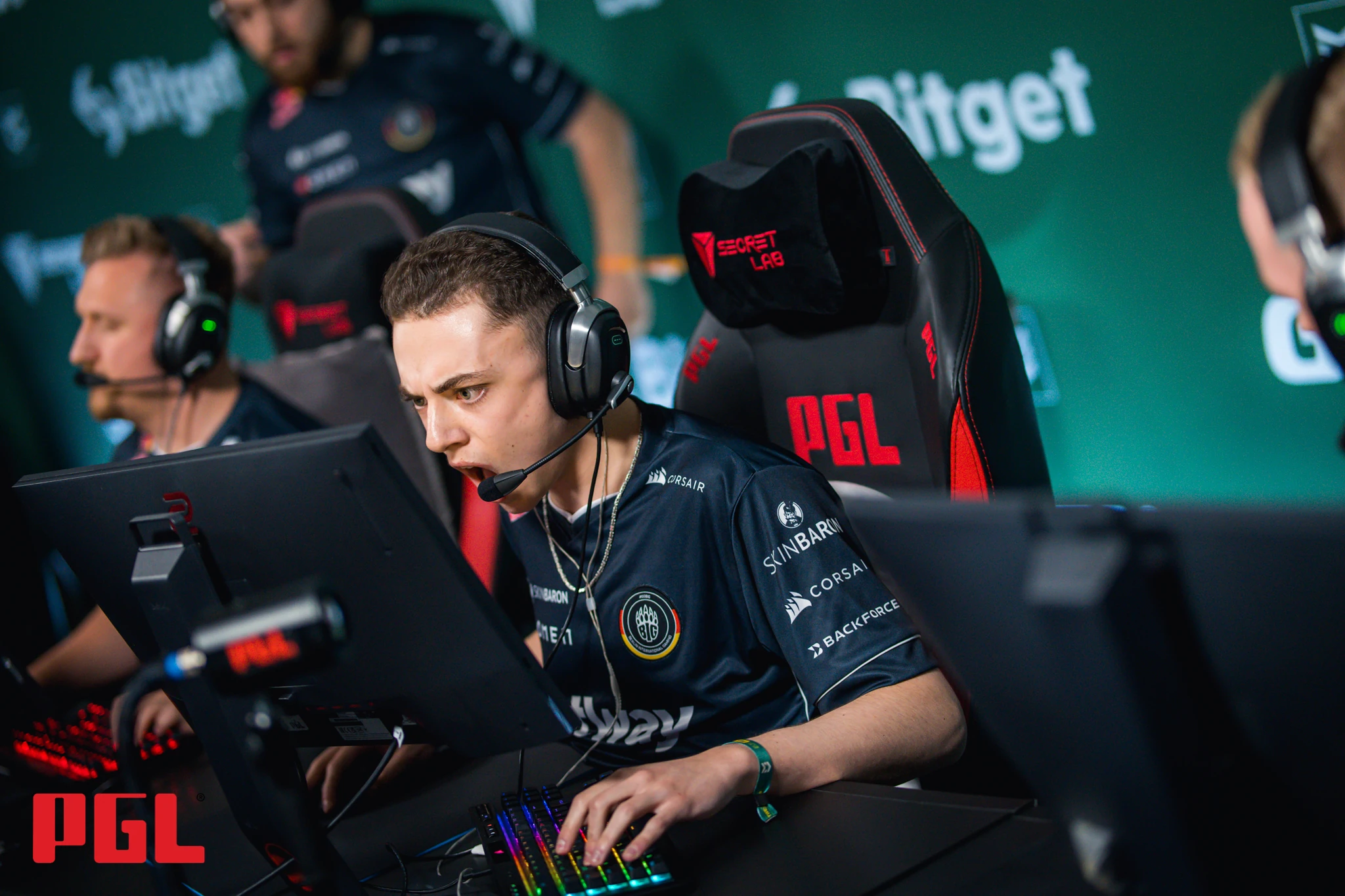 Krimbo jugando con BIG