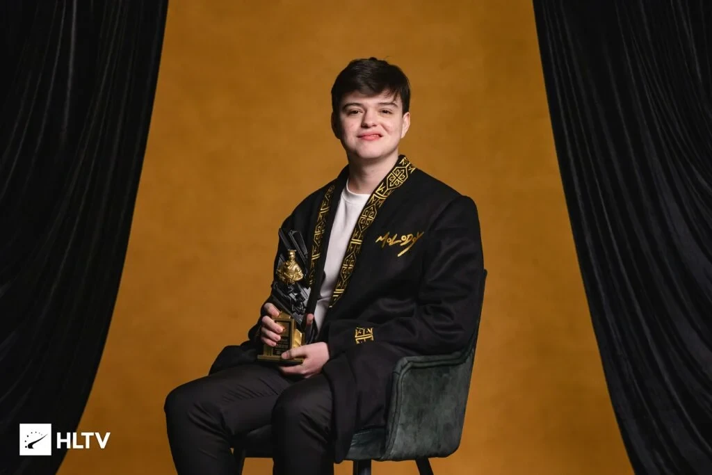 molodoy recibe el premio a rookie del año en HLTV