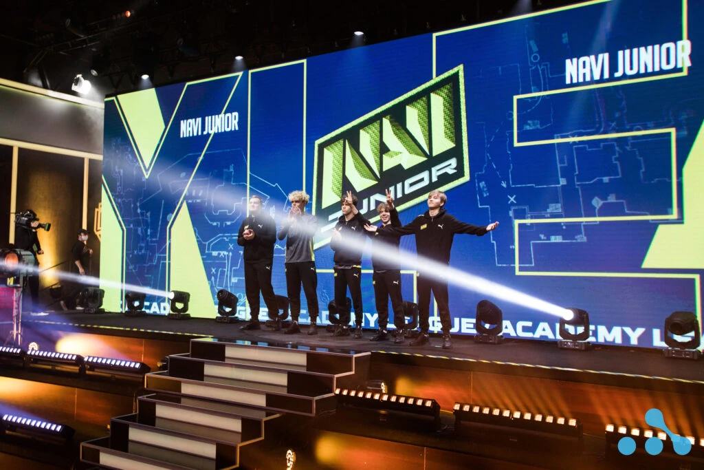 m0NESY and the NAVI Junior roster that Ne0kai casted