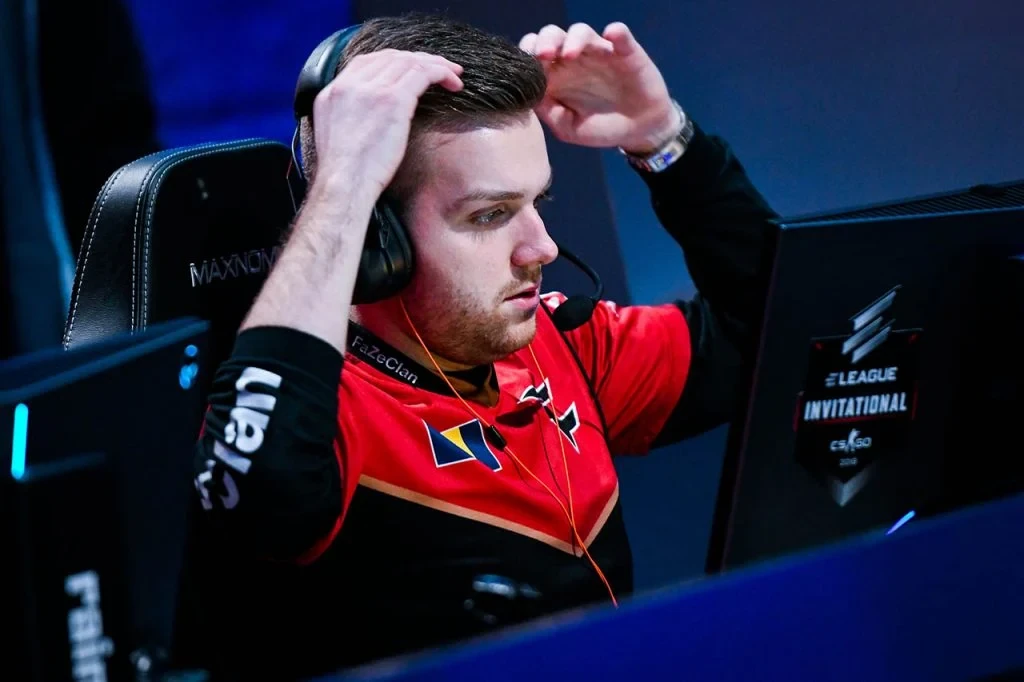 NiKo in a FaZe jersey