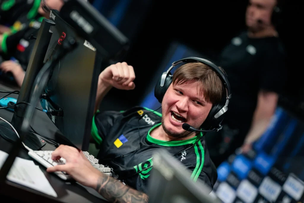 s1mple celebra una ronda ganada con BC.Game