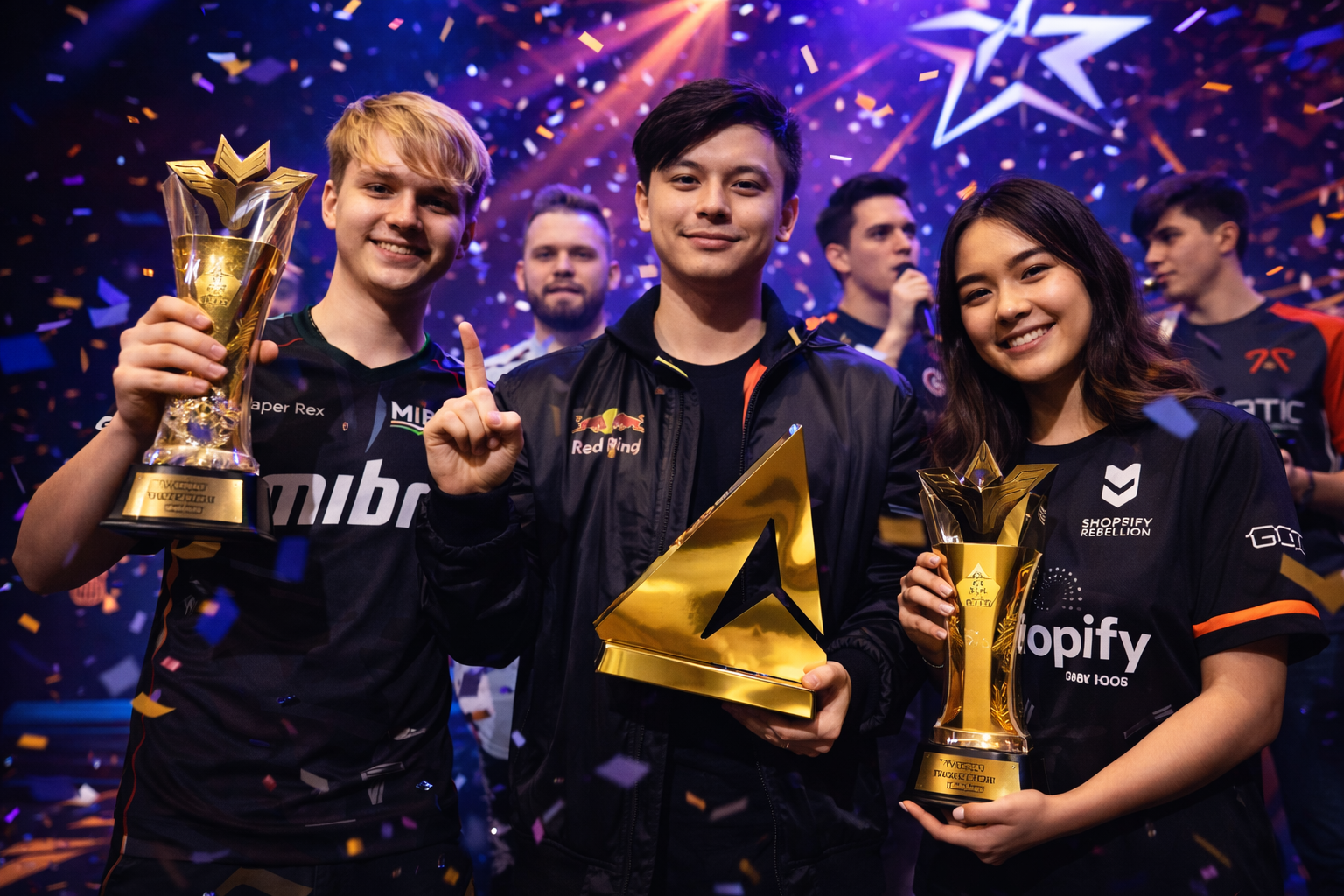 Ganadores de los TenZ VALORANT Community Awards en el escenario, con trofeos en mano, confeti y luces de evento esports.