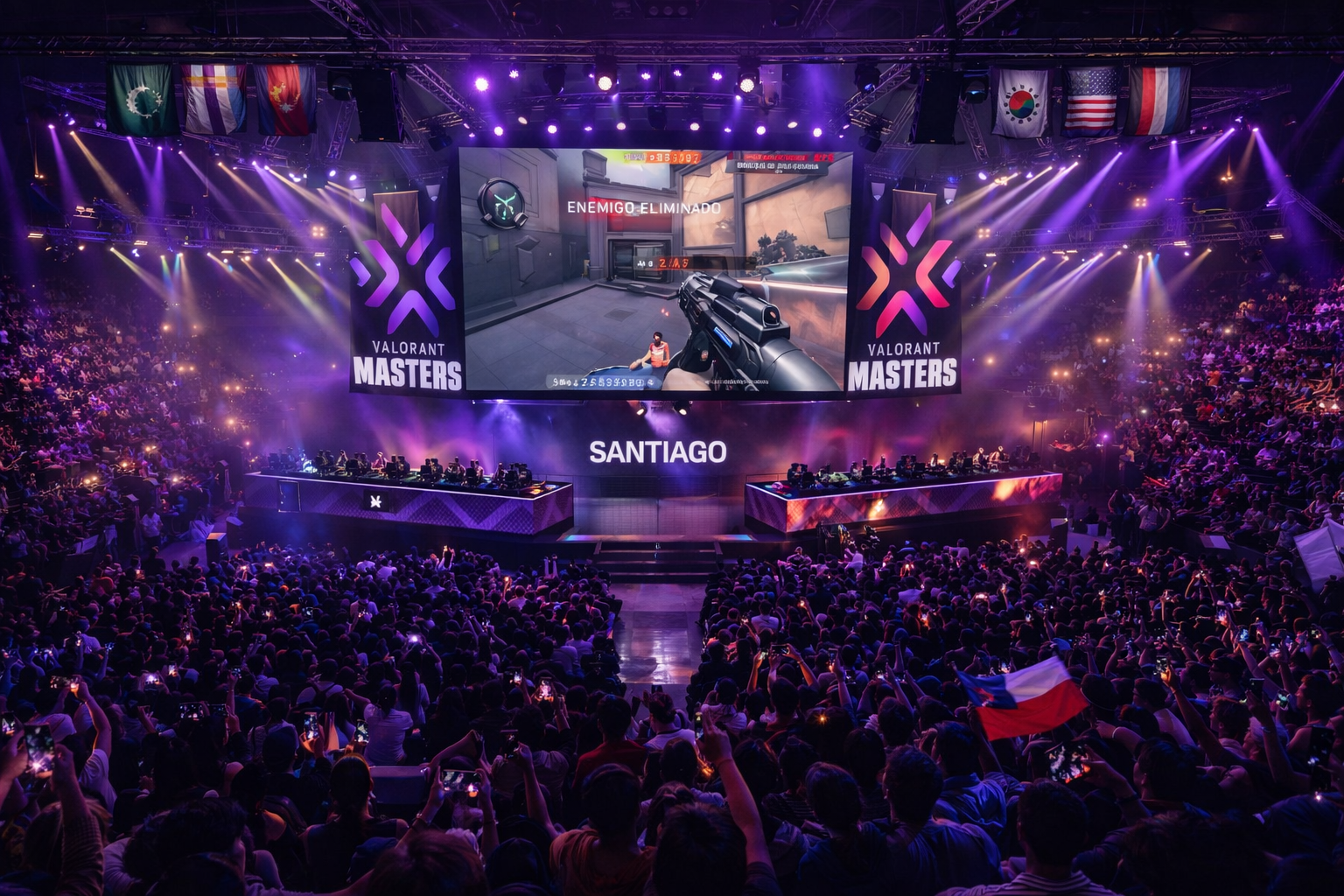 Arena de esports en Santiago de Chile con escenario de VALORANT Masters, pantallas gigantes y público lleno, iluminado con luces moradas durante un match internacional.