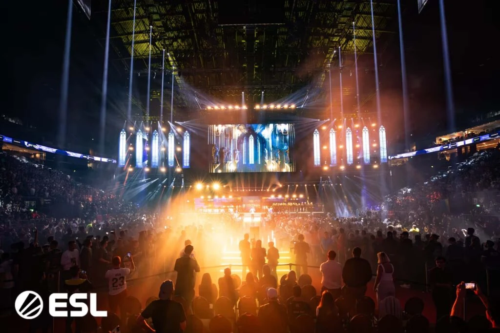 Toma del escenario y el público en IEM Cologne en la Lanxess Arena de Alemania, conocida como la Catedral de Counter-Strike.