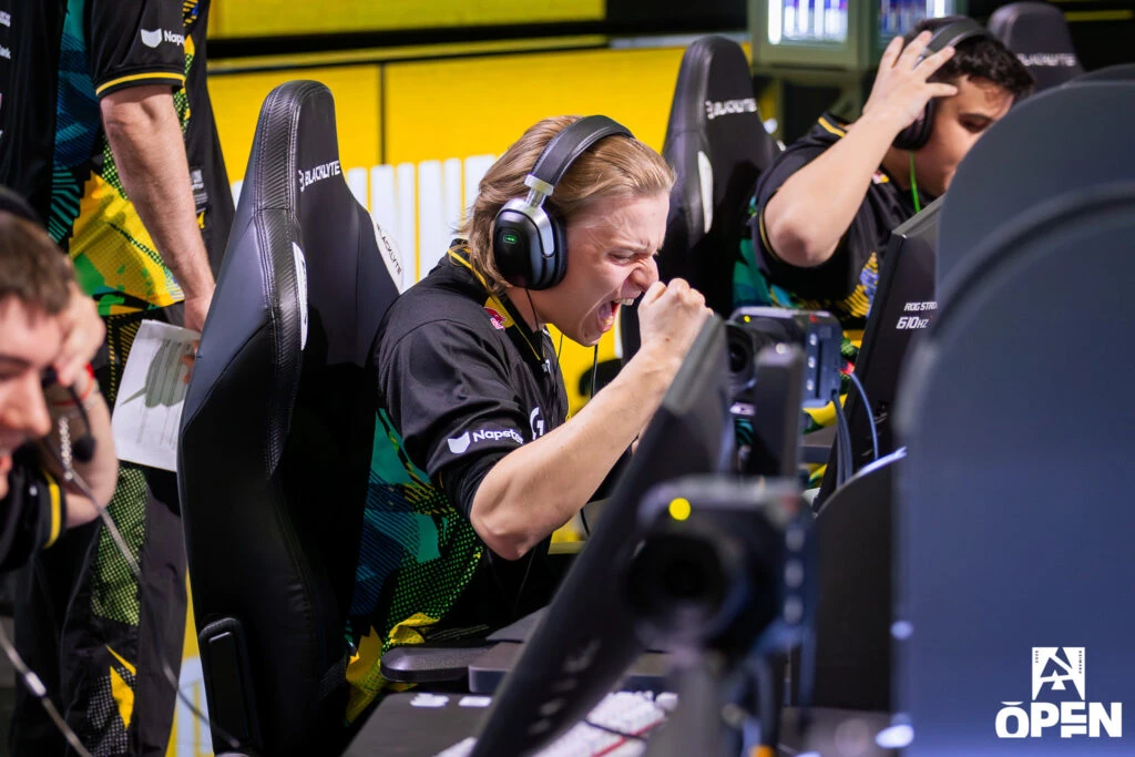 aleksib cheers NAVI's win at BLAST Open Rotterdam