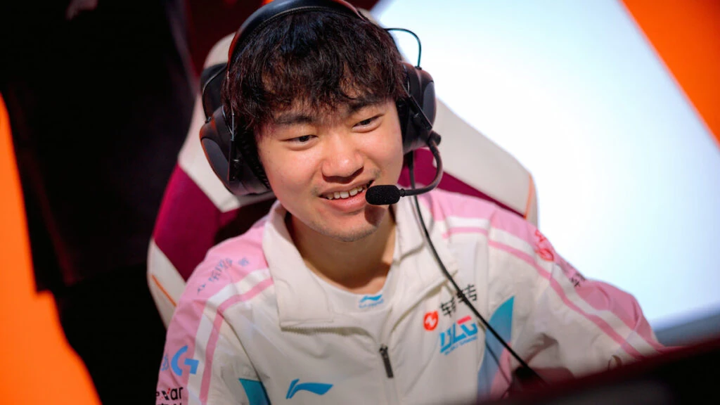 Knight de Bilibili Gaming aparece en el escenario durante el Día 1 de la fase de grupos del First Stand Tournament el 16 de marzo de 2026 en la Riot Games Arena de São Paulo, Brasil.