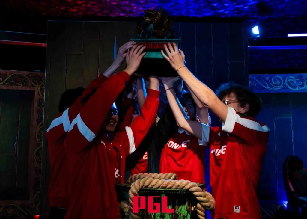 MOUZ levanta el trofeo tras ganar PGL Wallachia Season 6