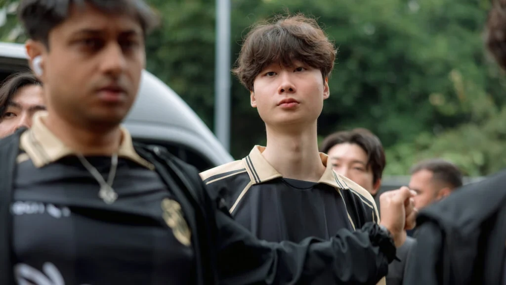 Saint de LYON llega para competir en el Día 4 de la fase de grupos del First Stand Tournament el 19 de marzo de 2026 en la Riot Games Arena de São Paulo, Brasil.