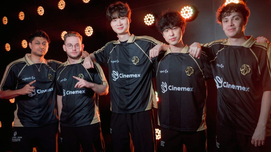 LYON en los retratos oficiales de la transmisión del First Stand Tournament el 15 de marzo de 2026 en la Riot Games Arena de São Paulo, Brasil.