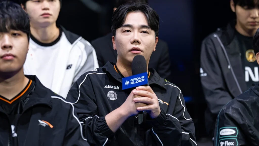 El coach Homme en el Media Day de la LCK Cup.