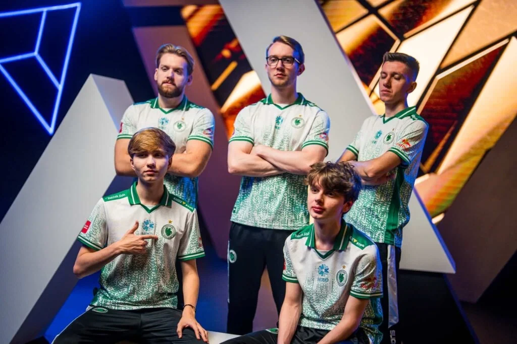 Foto del equipo de CS2 de Team Falcons para la Esports World Cup 2025.