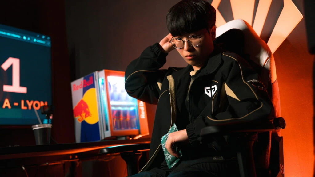 Kiin de Gen.G detrás del escenario en el Día 4 de la fase de grupos del First Stand Tournament, el 19 de marzo de 2026, en la Riot Games Arena de São Paulo.