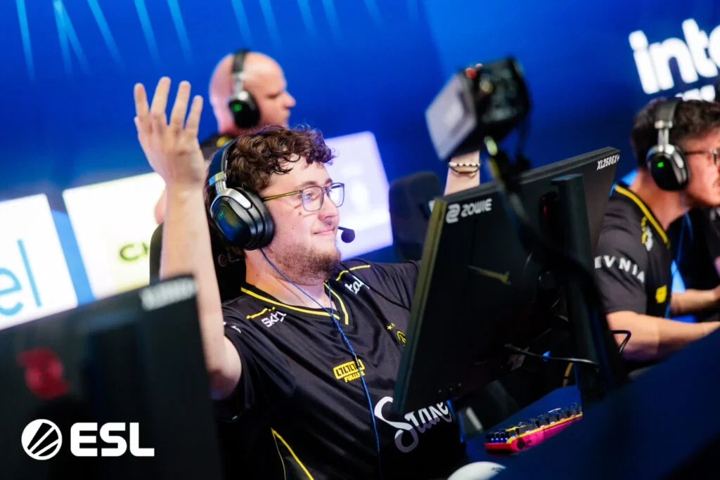 ZywOo celebrando en el escenario