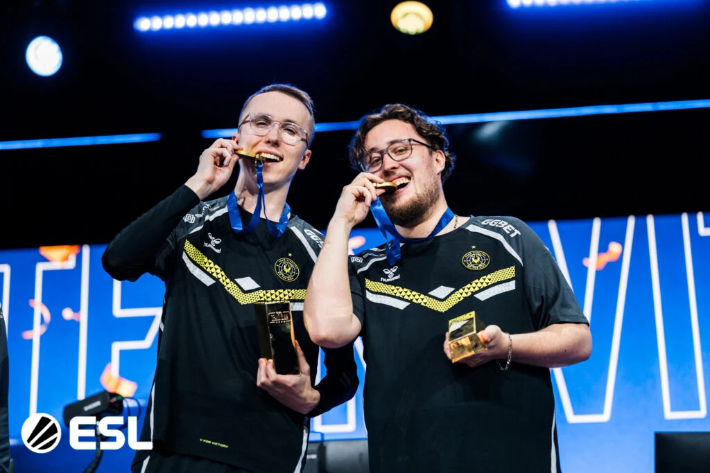 ropz y ZywOo celebrando su primer Grand Slam