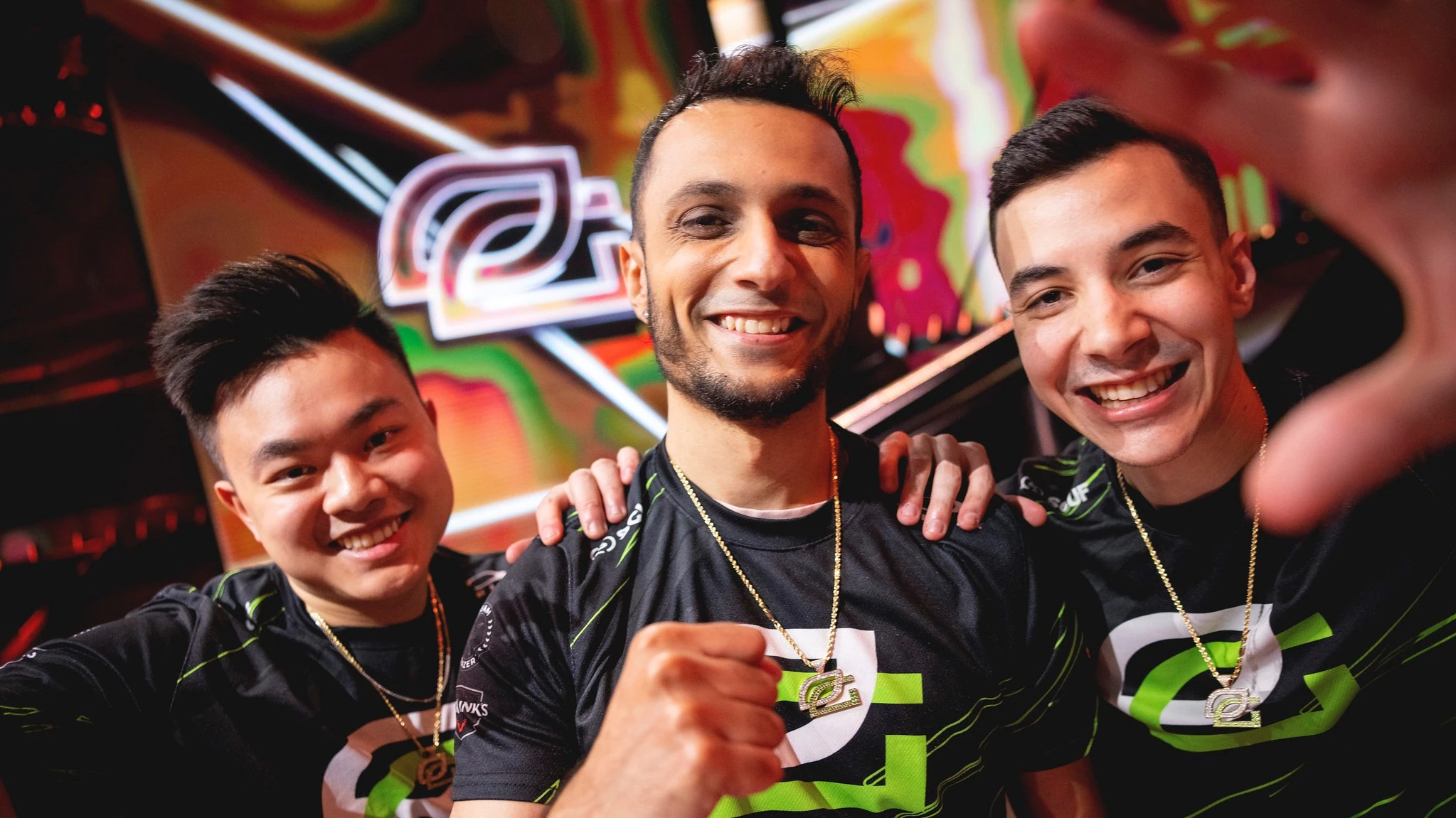 Victor, Crashies y FNS posan juntos durante su etapa en OpTic Gaming VALORANT.